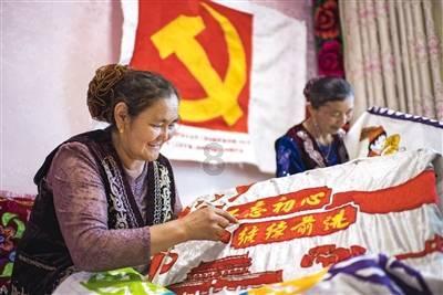 南明区小车河街道关工委组织开展“巧手编织幸福生活”主题活动