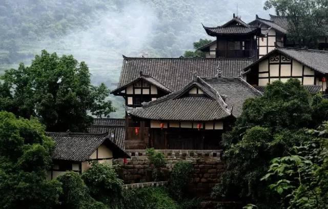 逃出足球场